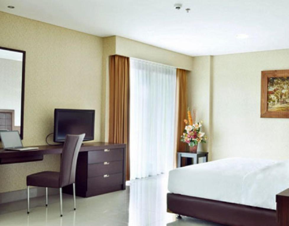 Bamboo Inn Hotel & Cafe Jakarta Exterior photo